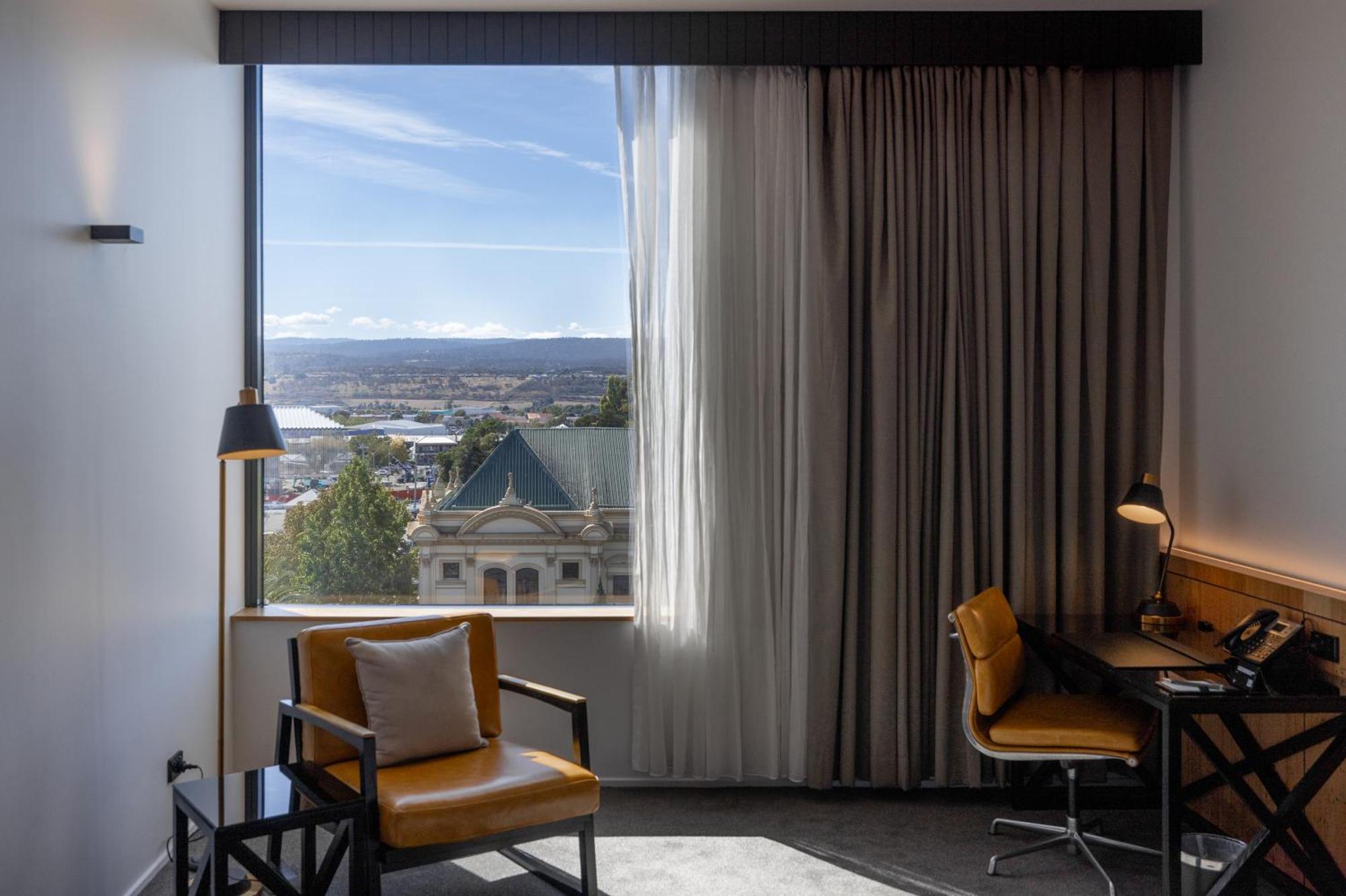 Hotel Verge ลอนเชสตัน ภายนอก รูปภาพ
